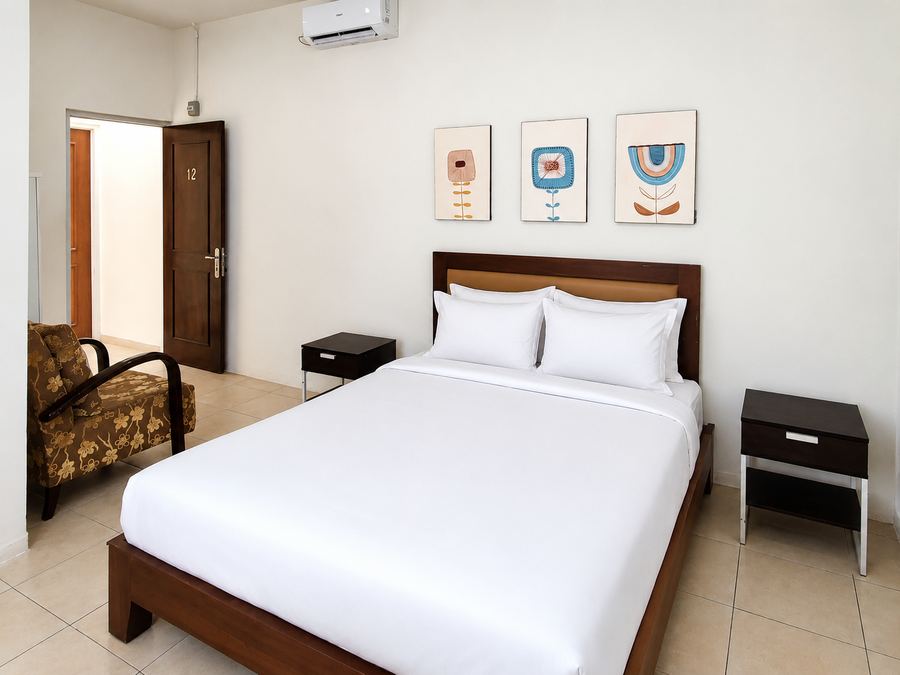Deluxe Room 12