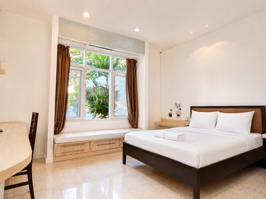 Deluxe Room 8